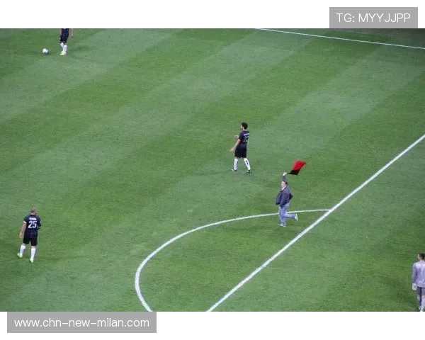 国际米兰形成纵深推进，另一侧随即形成爆点：一场球场内外的叙事